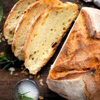 Viete, ako upiecť chleba so slnečnicovými alebo ľanovými semienkami?